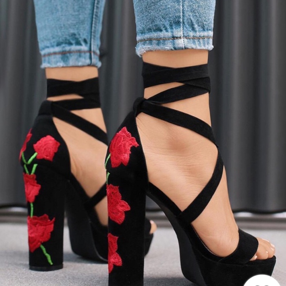 NWOT Lace-up ankle platform sandals